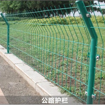 安平縣冠順絲網(wǎng)制品有限公司生產(chǎn)銷售鐵路公路護(hù)欄網(wǎng)