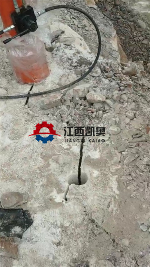 黄南挖改分裂机水沟渠挖掘坚硬岩石头劈石机矿山破石机