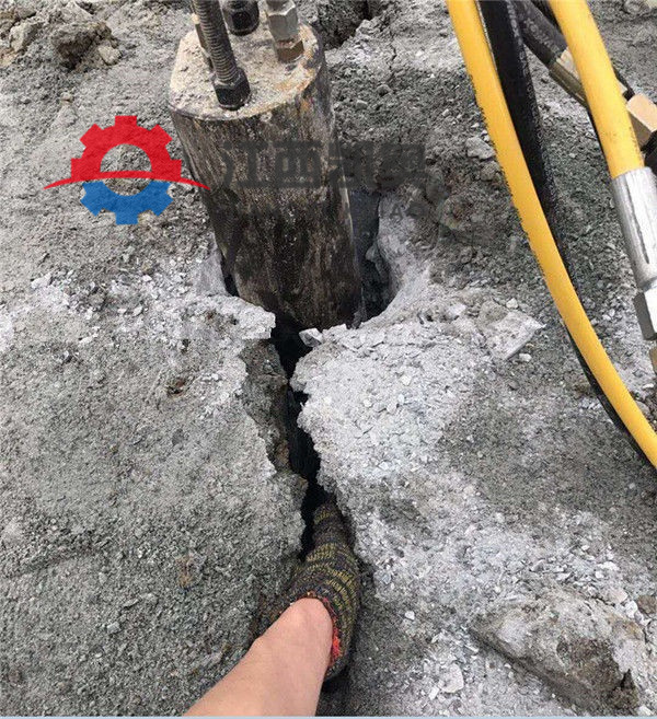 开山器挖机改装劈裂撑裂岩石孔桩劈山器湖州