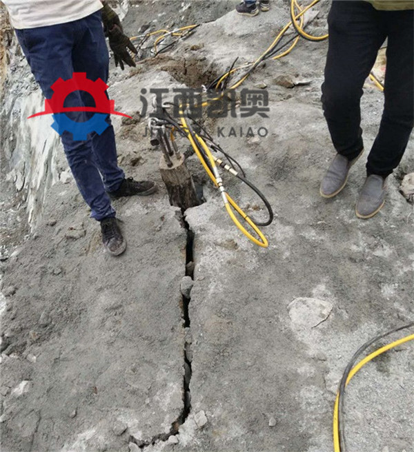 晋城大型劈山器推荐生产厂家劈石器石灰石劈裂机