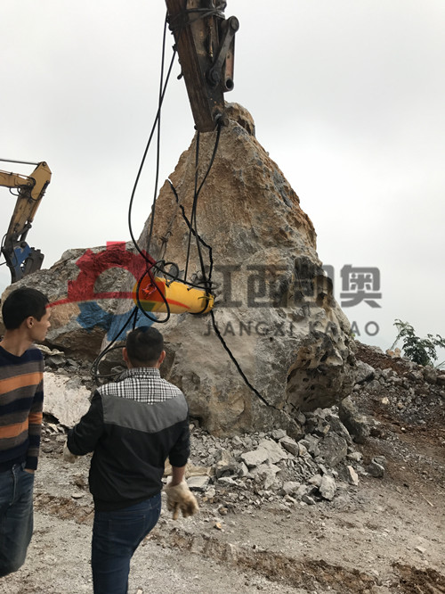 西双版纳静态爆石器铁路大桥破拆劈力机劈石器原理