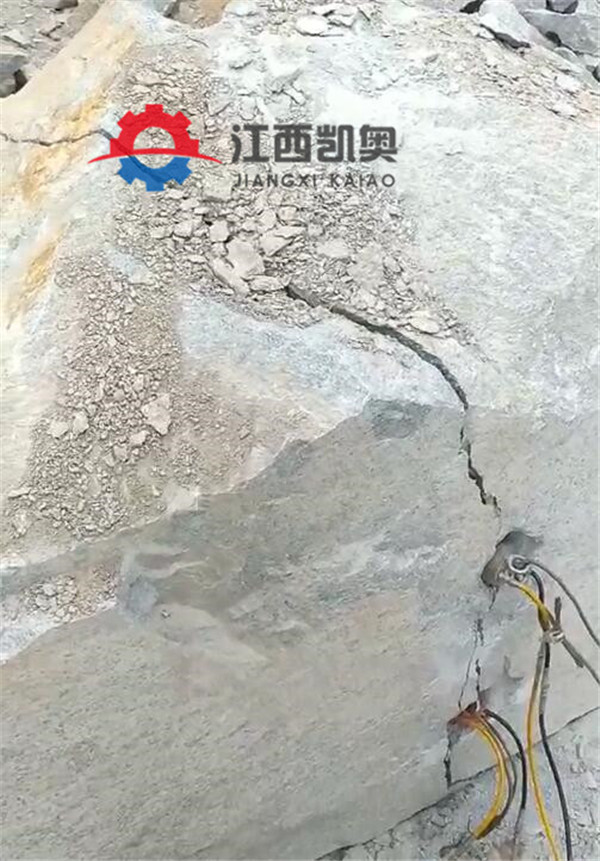 长春劈裂器改挖机劈石器怎么破碎大块石巷道劈裂机