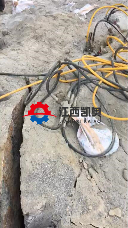 黄南挖改分裂机水沟渠挖掘坚硬岩石头劈石机矿山破石机