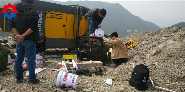分裂机挖机劈裂机挖改爆裂机劈石一天多少方北京
