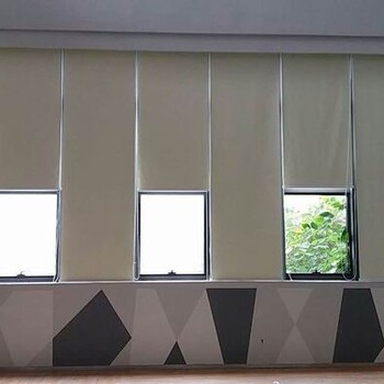 佛山生产定制环保遮光窗帘，全遮光涂银隔热窗帘
