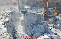 道路扩建有石头用分裂机破碎岩石安徽芜湖市图片1