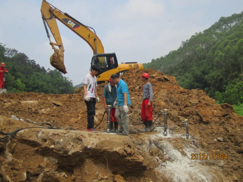 塔城地区土石方开挖胀裂石头的劈裂机价格