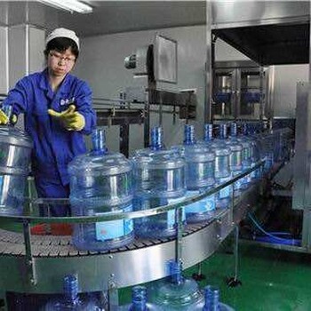 宁夏昌海厂家全自动桶装水灌装机生产设备流水线5个特点