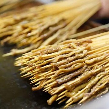 香辣好吃的铁板鸭肠加盟，铁板小肉串制作方法详解