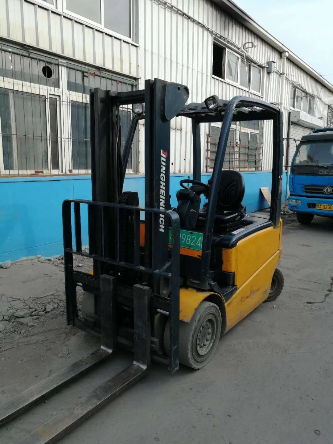 四川成都叉車(chē)租賃公司上海則軼實(shí)業(yè)有限公司