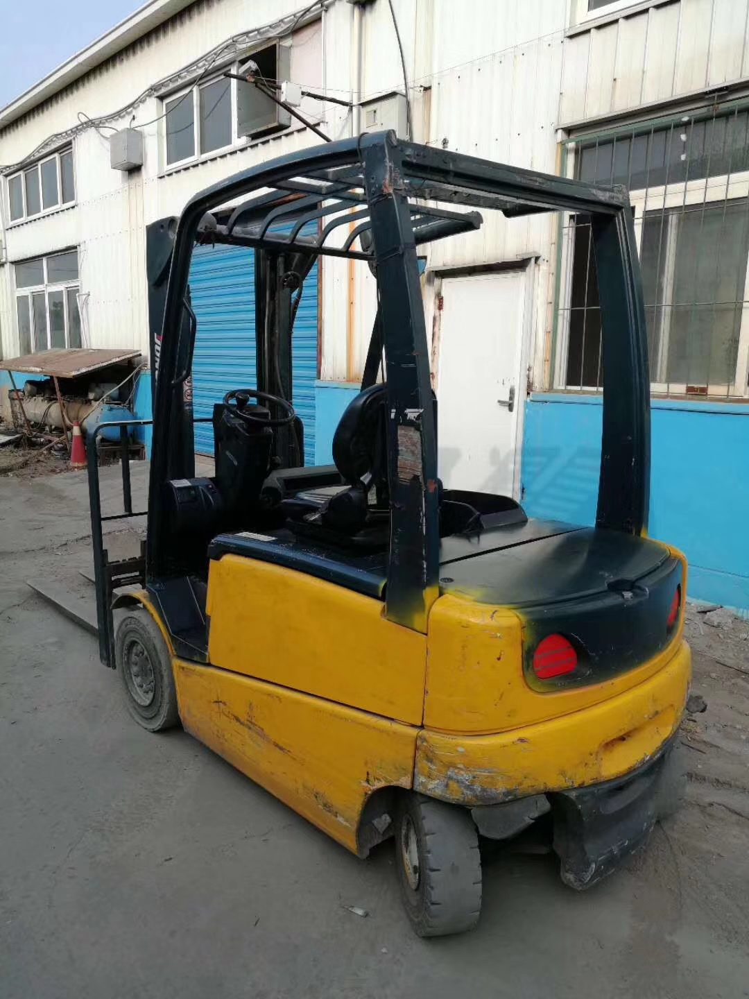 上海崇明電動平衡重叉車租賃EFG216上海則軼實業(yè)有限公司