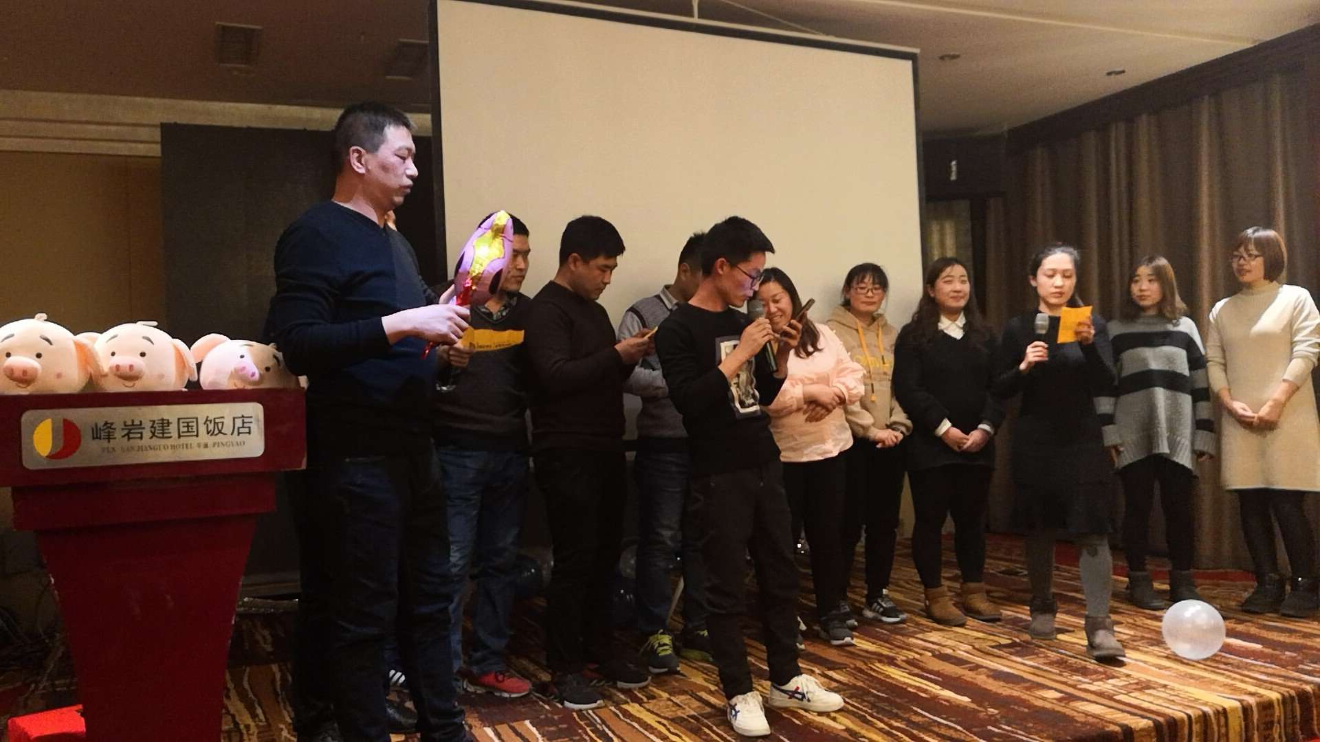 天津周邊叉車租賃費是幾個點上海則軼實業(yè)有限公司