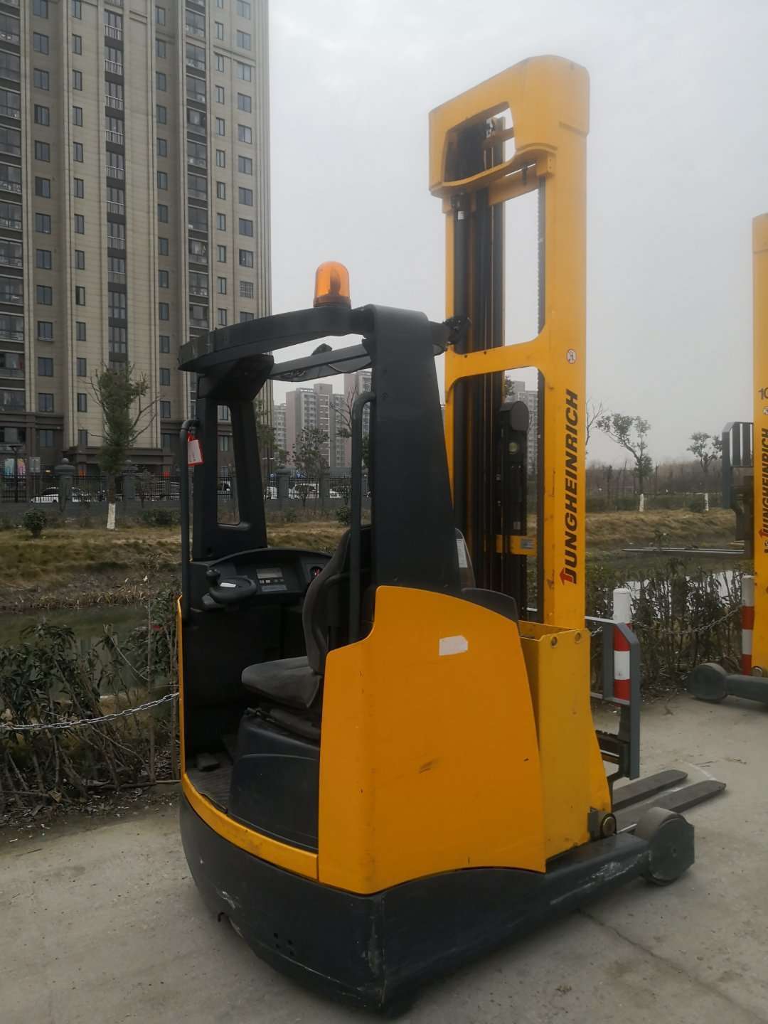 上海嘉定叉車租賃多少錢(qián)一臺(tái)班上海則軼實(shí)業(yè)有限公司