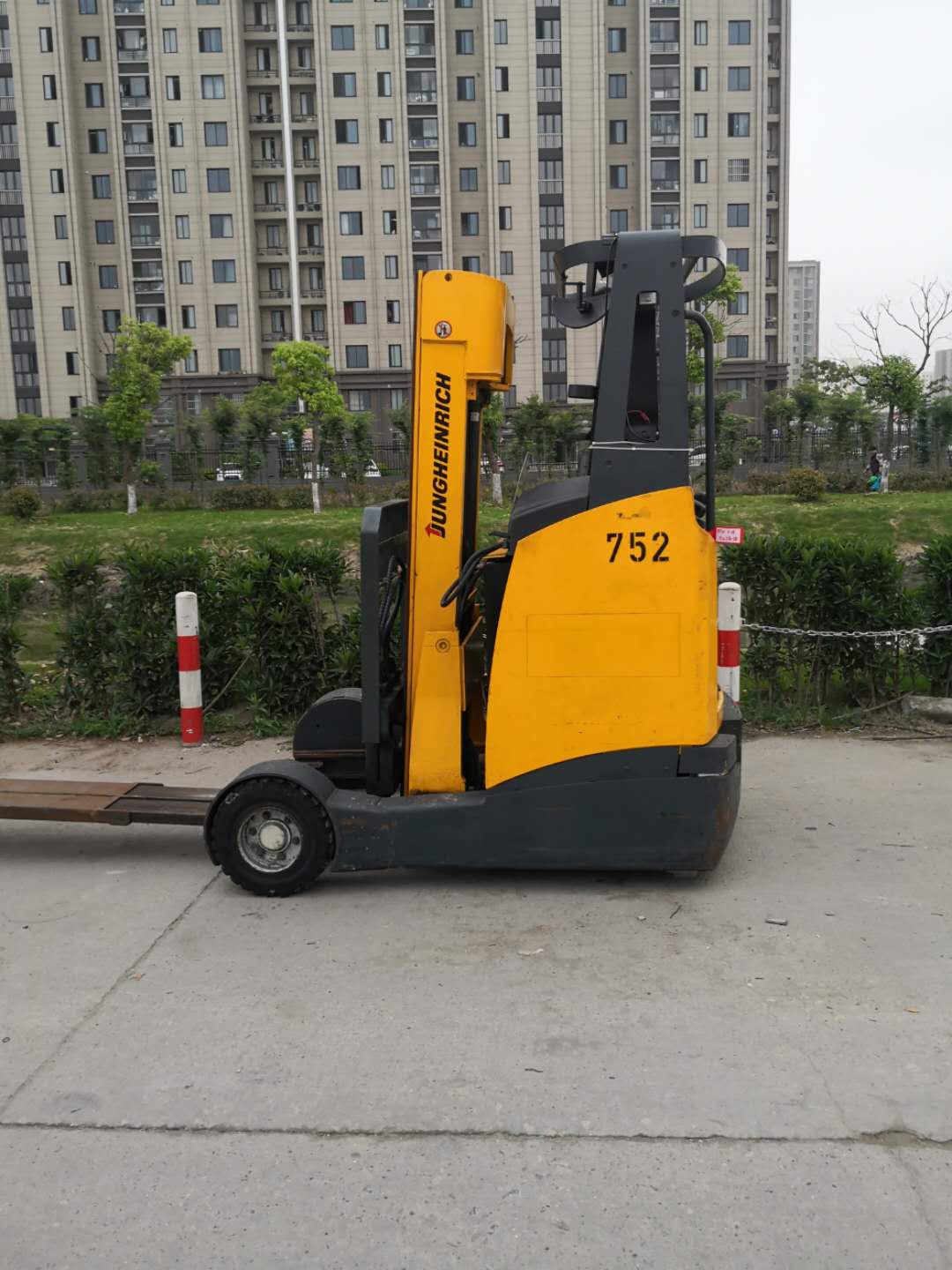 蘇州吳中區電動(dòng)叉車(chē)租賃上海則軼實(shí)業(yè)有限公司