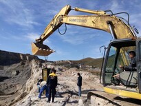 遵义挖花岗岩地基破碎石头劈裂机厂家价格图片0