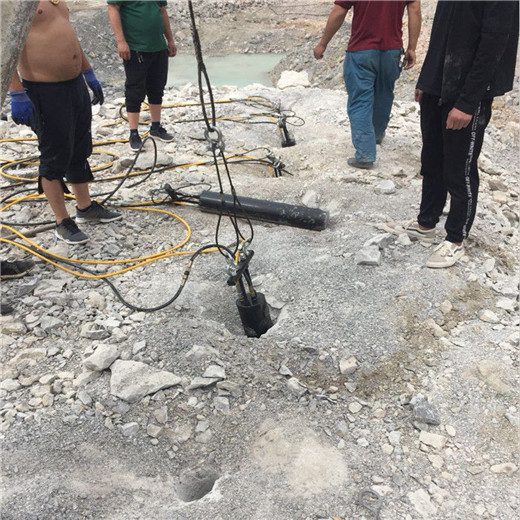 滨州玉石矿开采设备破碎石头液压机施工案例