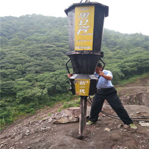 钾长石采石场开采岩石劈裂机广西防城港施工案例