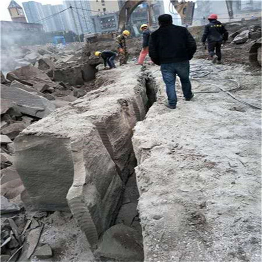 挖水库破裂石头不损坏基础岩石新疆伊犁哈萨克施工方案