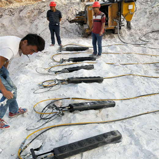 哪种机器挖地基破青石快山东泰安施工方案