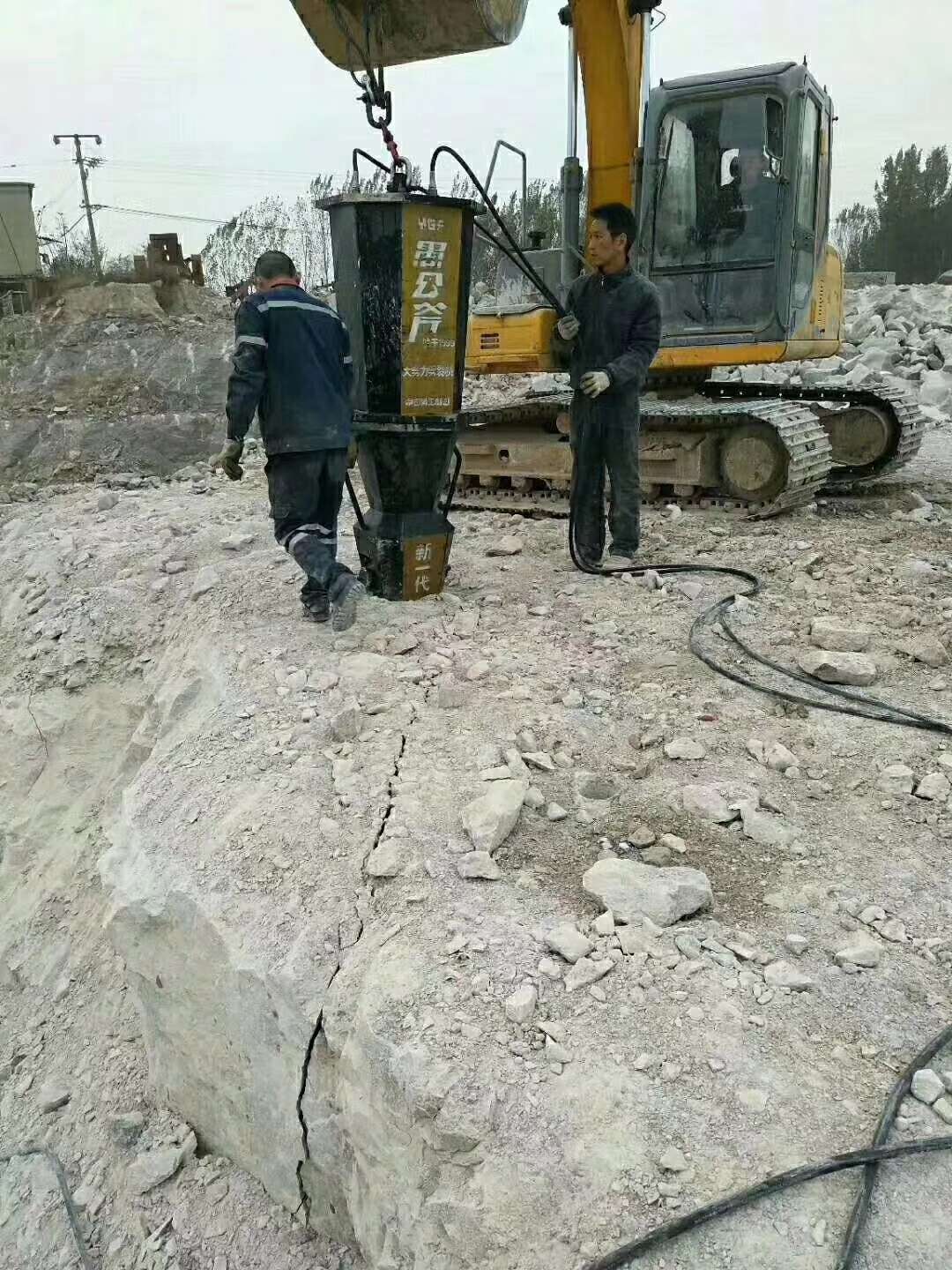 基坑土方开挖施工破石头劈裂机广西江州区