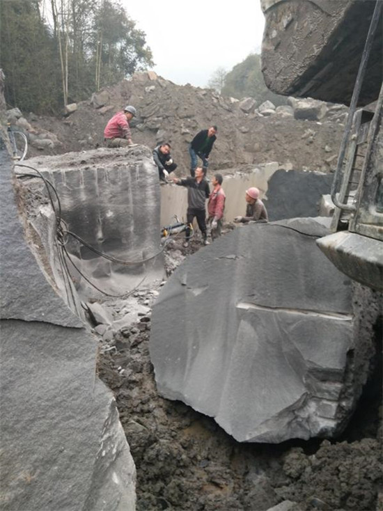 土石方路基开挖裂石头机器广西博白二手供应