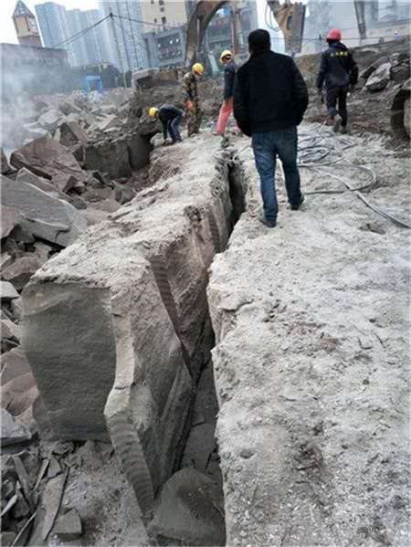 江西青山湖挖水库破裂石头不损坏基础岩石一个班产量