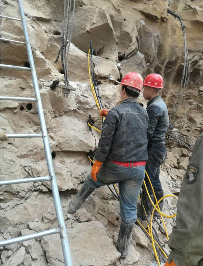 江西青山湖挖水库破裂石头不损坏基础岩石一个班产量