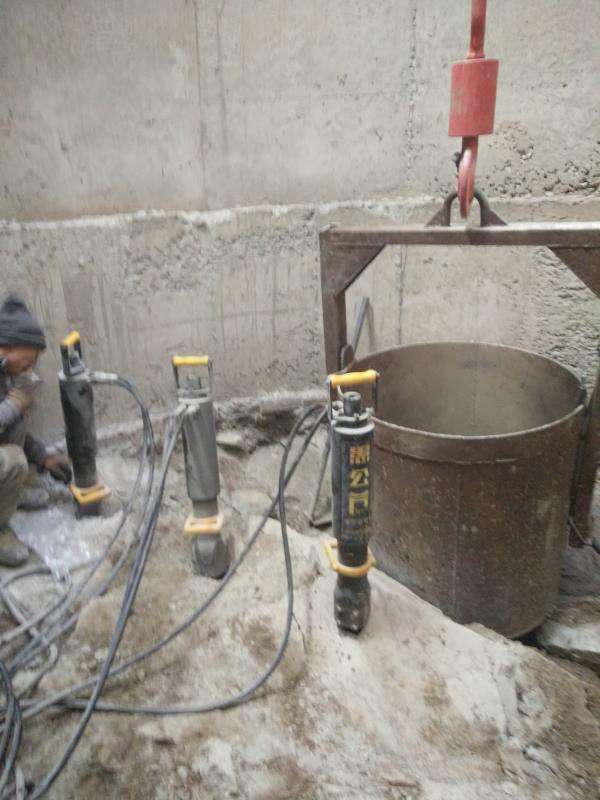 贵州水城挖建地下室破硬石头的机器一天产量