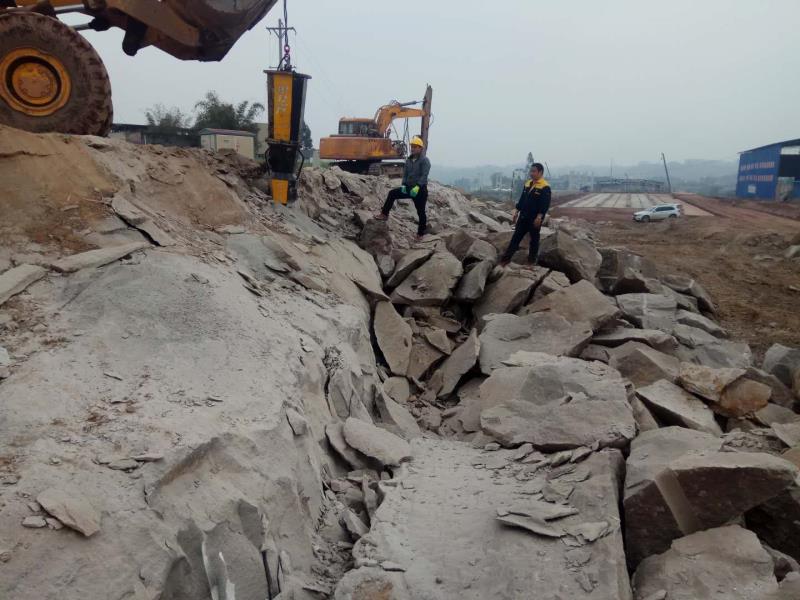 施工程中遇到石头挖机打不动怎么办浙江宁波包安装调试