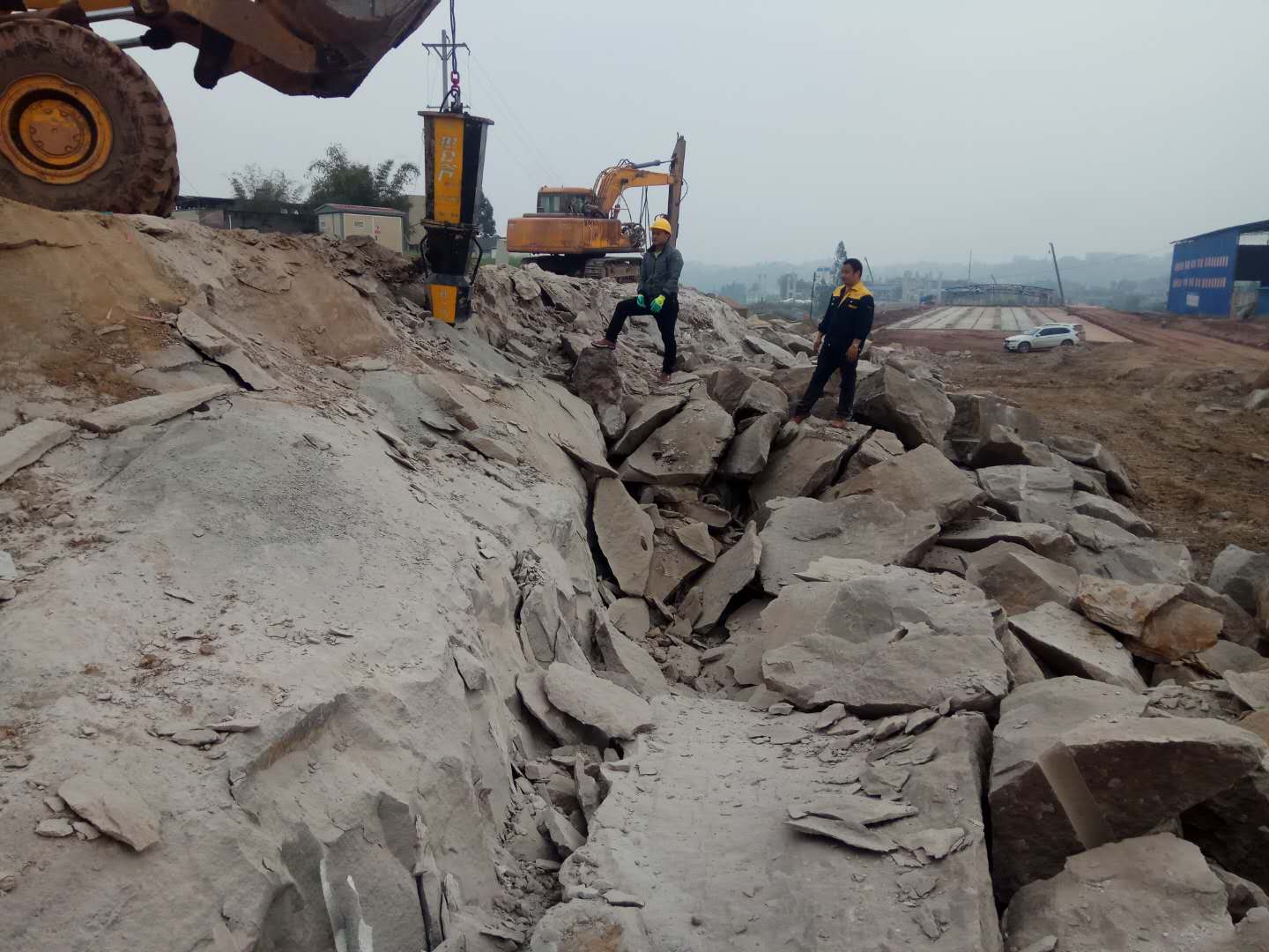 挖土石方沟槽基坑破碎岩石破裂机内蒙古乌兰察布价位
