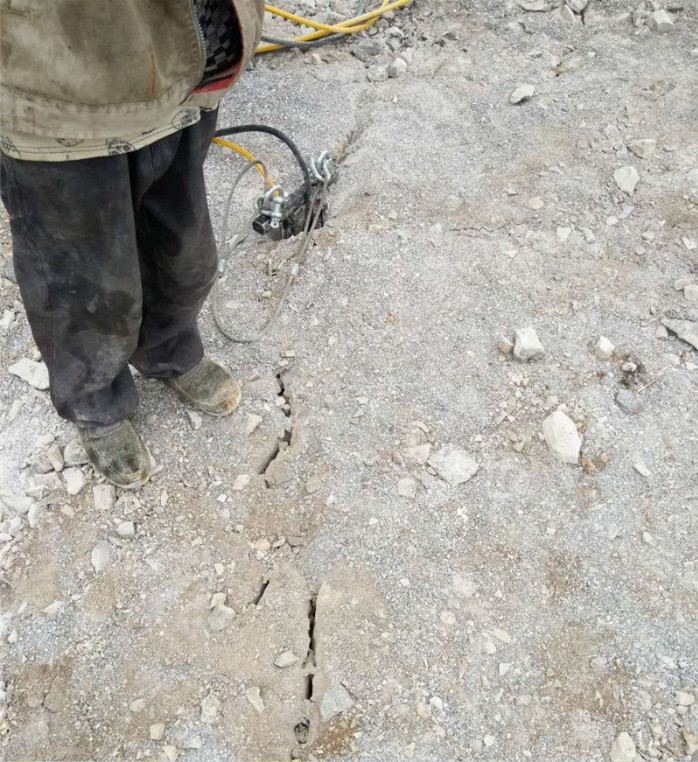 石方基础开挖岩石破裂机哈尔滨巴彦二手供应