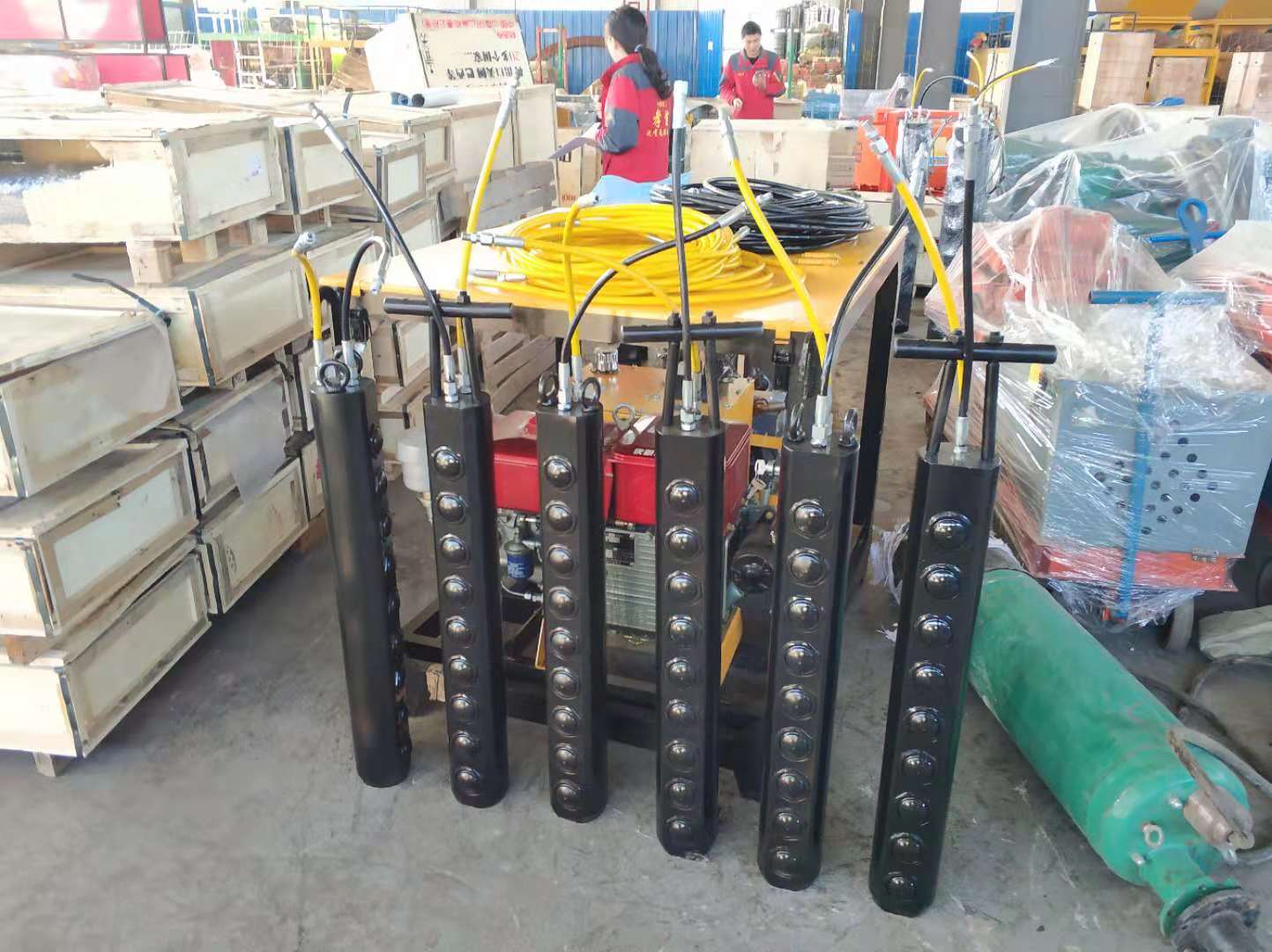 長春農(nóng)安礦山開采大型破石頭機(jī)器包安裝調(diào)試采石器