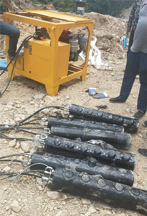 安康寧陜石料廠脹裂石頭150型劈裂棒當?shù)卮砩涕_石器