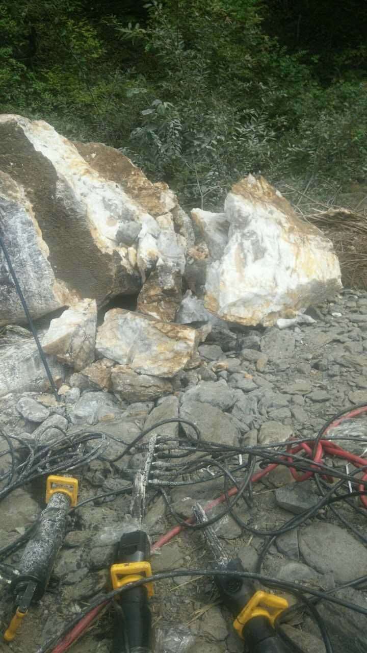 懷化靖州苗族侗族自治搗機(jī)打不動石頭的怎么開采哪家買破石機(jī)