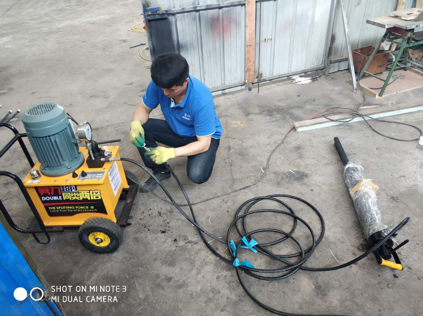 懷化靖州苗族侗族自治搗機(jī)打不動石頭的怎么開采哪家買破石機(jī)