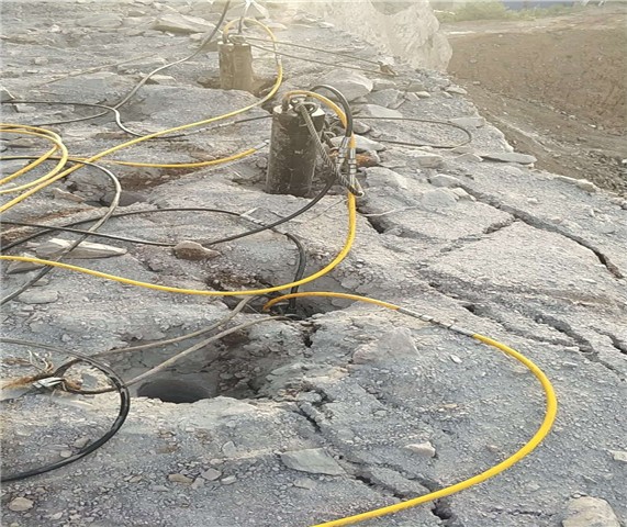 蕪湖蕪湖礦山開采大型破石頭機器出租租賃裂石器
