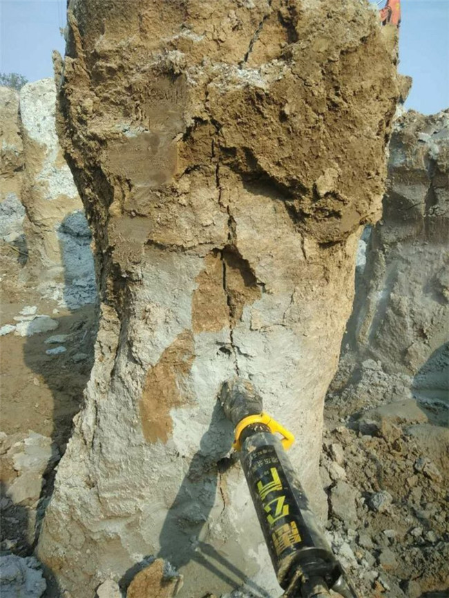 黑河愛輝區(qū)巖石太硬液壓小型手動液壓劈裂機出租租賃采石器