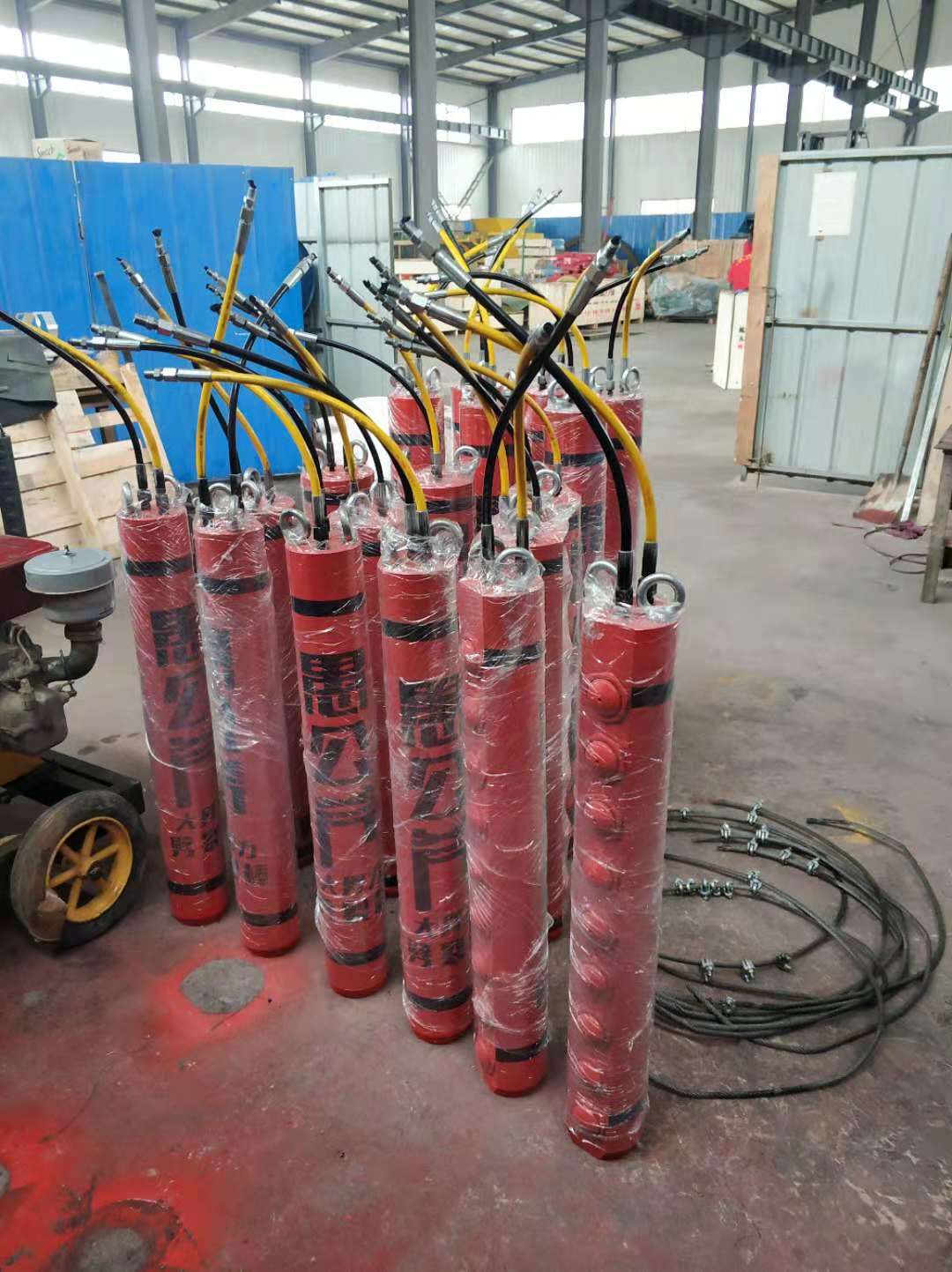 伊犁霍城砂石廠開采石頭液壓劈裂機找哪家劈裂機