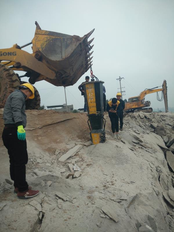 包頭土默特右旗開(kāi)采砂石做石子破石頭機(jī)器價(jià)格行情開(kāi)石器