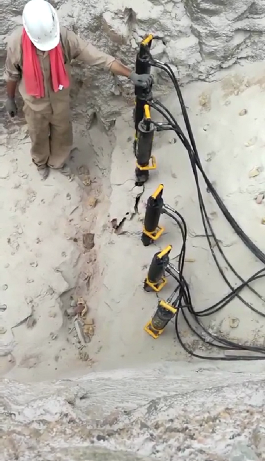 上海崇明砂巖地基破碎開挖液壓裂石機破拆機