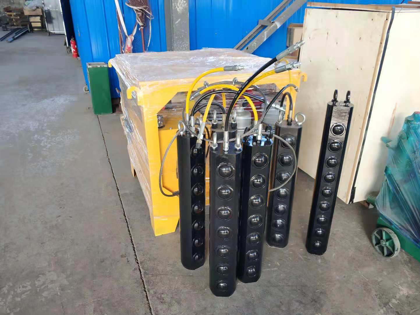南充南部青石礦山什么機器可以開采一天產(chǎn)量開山機