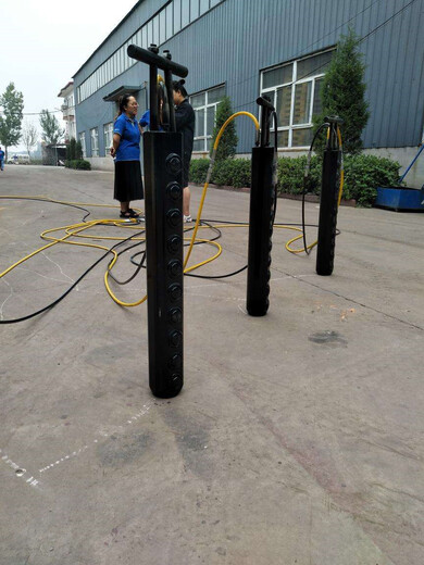 遵義遵義大型破石頭機(jī)器采石機(jī)廠家供貨劈裂棒