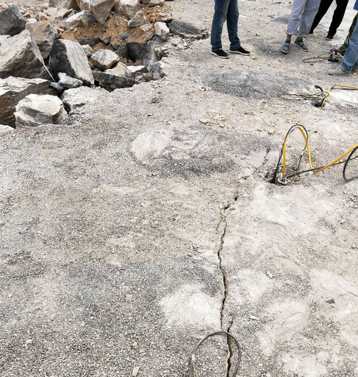 重慶巫山什么機(jī)器可以快速開采巖石哪里買分裂機(jī)