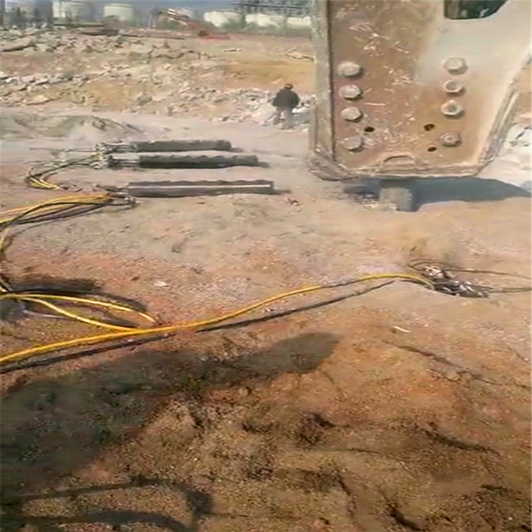 钦州钦北区破石头机器不易损坏挖石头坑