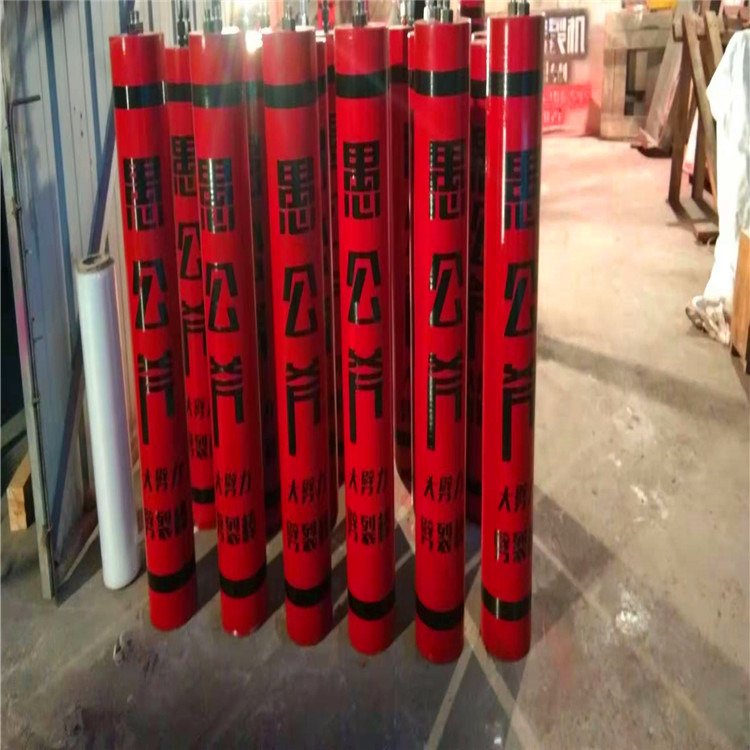 南充高坪區(qū)挖涵洞劈石頭鋼筋劈裂棒價位石頭基礎坑