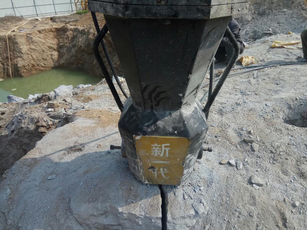內(nèi)蒙古太仆寺旗刷石機(jī)刷出來(lái)的石頭不裂是為啥維修