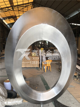 抽象不锈钢圆环雕塑厂家定制、纯手工锻打工艺作品