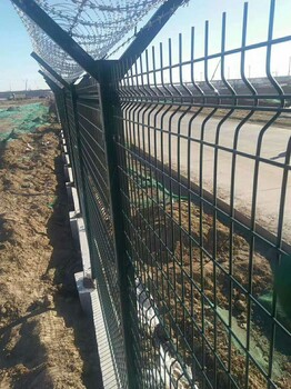 佛山南海市政道路护栏铁丝网围栏报价钢格板多少钱锌钢护栏多少钱一米