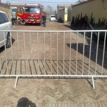 锌钢护栏生产厂家波形护栏施工价格道路护栏交通护栏不锈钢铁马护栏深圳铁马