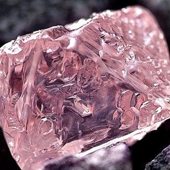 钻石的分类之粉钻价格，上亿成交价